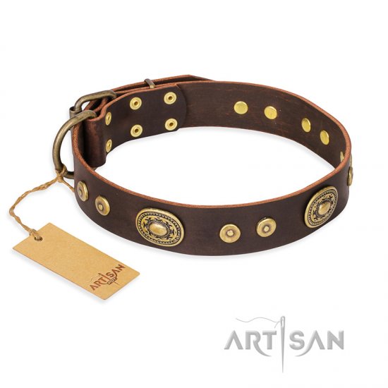 "One-of-a-Kind" FDT Artisan Handmade Decorated Brown Leather dog Collar - Sulje napsauttamalla kuva